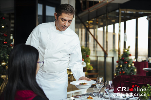 法國大廚傅正義設計了新的創(chuàng)意菜譜。