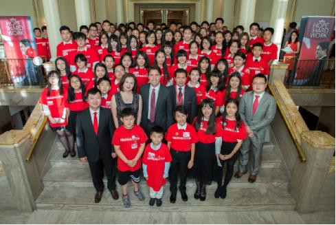 加拿大華人社團(tuán)聯(lián)席會組織支持加拿大聯(lián)邦自由黨黨領(lǐng)特魯多參選的千人助選活動