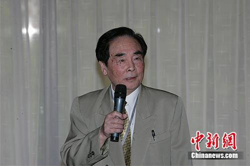 資料圖為2006年8月侯云德院士在禽流感國際會議上。