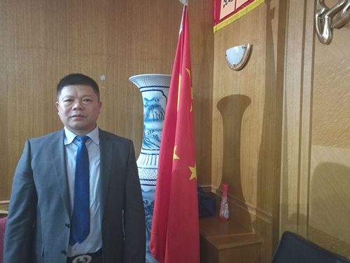 中法友誼互助協(xié)會會長吳時敏表示，法國需要把中國和美國放在同等重要的位置上，需要進(jìn)一步尋求與中國的合作。