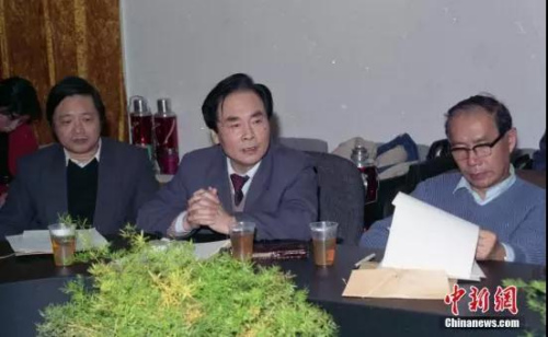 1993年，侯云德院士在中國預(yù)防醫(yī)學(xué)科學(xué)院第三屆第二次學(xué)術(shù)委員會會議上。資料圖