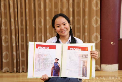 王雅和她的“留學申請簡歷”。