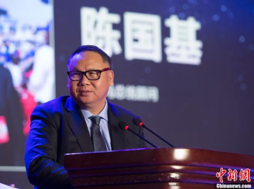 資料圖：1月10日，由中國新聞社主辦、中國僑網(wǎng)承辦的“2017全球華僑華人年度評選頒獎典禮”在北京隆重舉行，獲獎人巴拿馬總統(tǒng)顧問陳國基講話。<a target='_blank'  >中新網(wǎng)</a>記者 李卿 攝