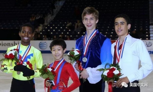 在領獎臺上陳巍的“年輕”尤其突出 (圖片來源：美國中文網(wǎng))