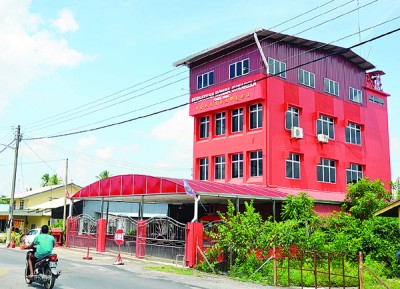 當(dāng)?shù)氐拿耖g組織——波各先那義務(wù)消防隊(duì)。