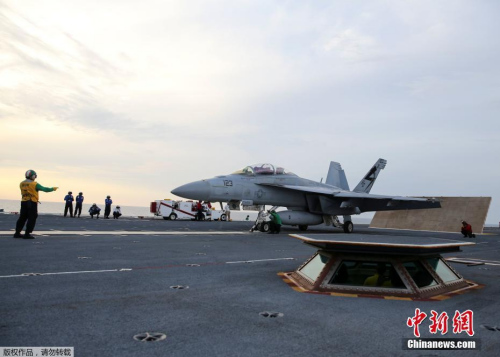 資料圖：美國(guó)國(guó)防部公開(kāi)“福特”號(hào)航母在大西洋海域測(cè)試電磁彈射系統(tǒng)的照片。