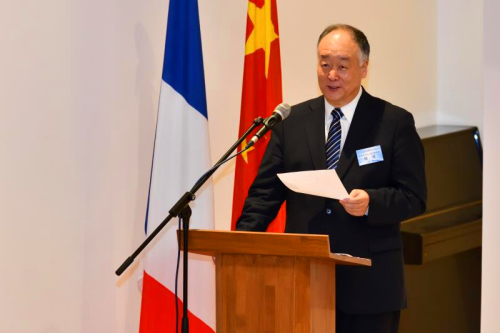 中國駐法國大使館公參楊進對2017年中國駐法使館在教育領(lǐng)域所做的成績進行了總結(jié)，也對2018年全法留學(xué)工作提出了具體要求和詳細規(guī)劃。（《歐洲時報》/ 沈益民攝）