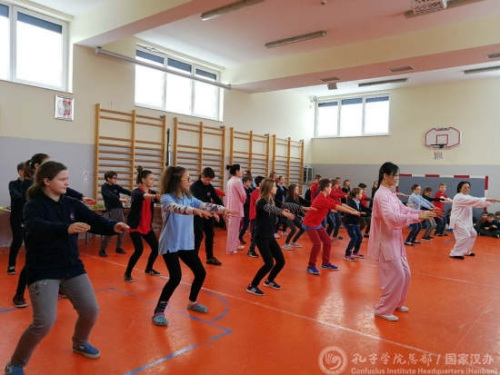 太極拳現(xiàn)場教學(xué)。