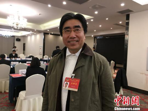 湖北省政協(xié)委員曾支農(nóng) 馬芙蓉 攝 湖北省政協(xié)委員曾支農(nóng) 馬芙蓉 攝