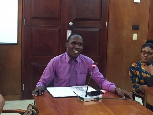 學(xué)生代表發(fā)表獲獎感言。