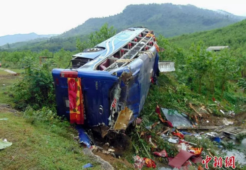 游客大巴翻車事故。圖片來源：<a target='_blank'  >中新網(wǎng)</a>