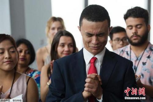 資料圖：當?shù)貢r間2017年8月15日，美國紐約舉行新公民入籍儀式。