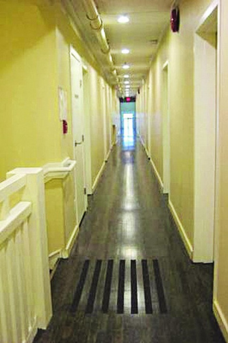 古跡建筑內(nèi)已改成微型出租單位。(加拿大《明報(bào)》資料圖)