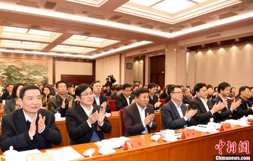 1月23日，全國僑辦主任會(huì)議在北京召開。各省、自治區(qū)、直轄市人民政府及新疆生產(chǎn)建設(shè)兵團(tuán)僑務(wù)部門負(fù)責(zé)人，副省級城市、省會(huì)城市及部分重點(diǎn)僑鄉(xiāng)城市僑務(wù)部門主要負(fù)責(zé)人等約200人出席會(huì)議。<a target='_blank' >中新社</a>記者 張勤 攝