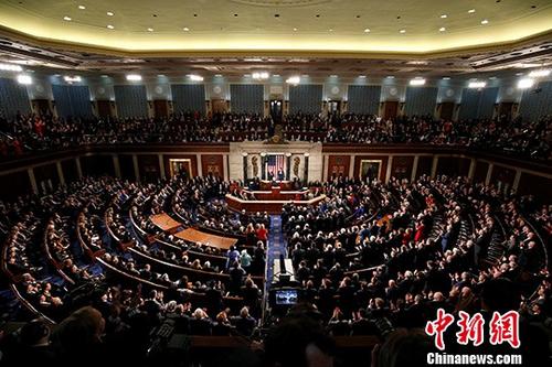 資料圖：當(dāng)?shù)貢r間2018年1月30日，美國華盛頓，美國總統(tǒng)特朗普發(fā)表國情咨文演說，這是他本年度最重大的演說，預(yù)計將吸引4000萬美國人觀看。