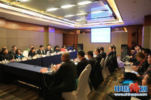 華僑華人回鄉(xiāng)創(chuàng)新創(chuàng)業(yè)發(fā)展座談會現(xiàn)場?！∩虻畛?攝