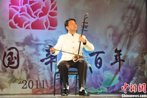 資料圖。楊積強，著名二胡演奏家，以二胡為主兼以中胡、高胡、 板胡的演奏，形成自己的風(fēng)格