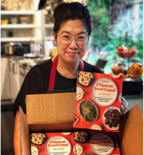 周曉晴的《中華民廚》食譜，讓老美不再畏懼做中國菜。(圖：周曉晴提供)