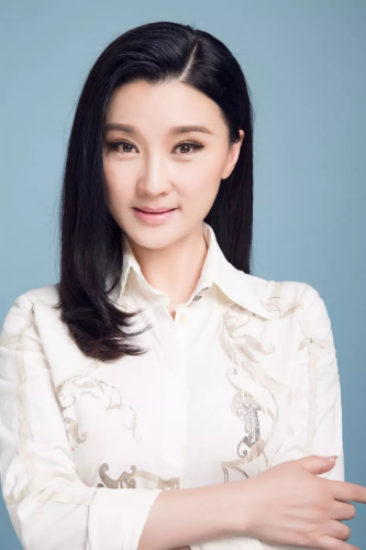 資料圖。朱砂，中國廣播藝術(shù)團獨唱演員，國家一級演員，獲2002年文化部第十屆文華獎(新劇目獎) ，文化部全國曲藝比賽一等獎，廣電部主辦的＂全國民歌精英賽＂金獎。