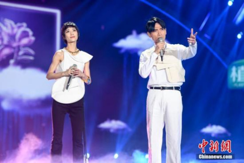 楊宗緯攜手樂(lè)壇新人演唱《涼涼》