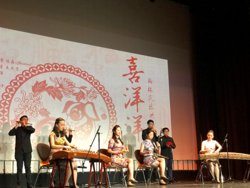  新春晚會(huì)現(xiàn)場(chǎng)。(圖片來(lái)源：歐洲時(shí)報(bào)記者陳磊 攝) 