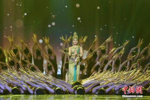 夢幻的《千手千眼》舞蹈表演。 楊華峰 攝