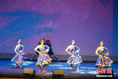 舞蹈《舞繪華章》。 <a target='_blank' >中新社</a>記者 冉文娟 攝
