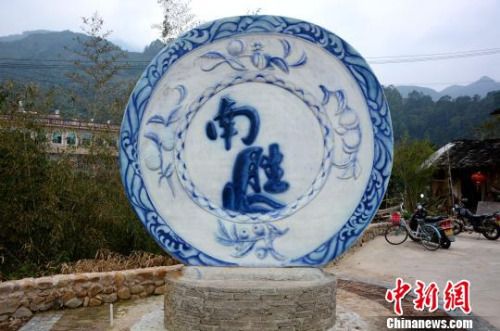 巨型克拉克瓷?！埥鸫?攝