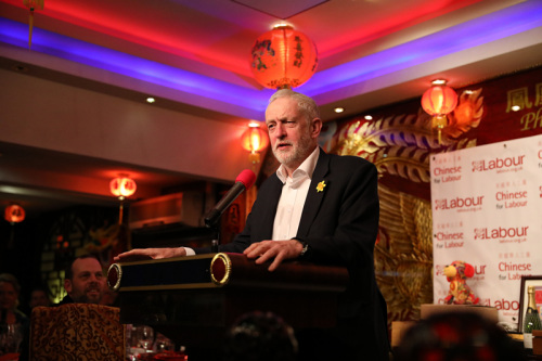 科爾賓致辭。(圖片來源：歐洲時報記者陳述 攝)