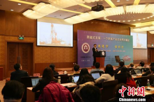 振華現(xiàn)任掌門人朱連宇分享振華故事。清華大學(xué)供圖 吳偉利攝