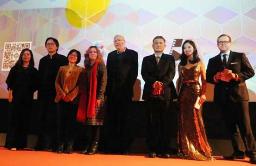 圖為評委會亮相(右一、右二為主持人)。(圖片來源：歐洲時報德國版微信公眾號：道德經(jīng))