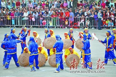 別具特色的民族民間舞蹈——藤牌功班舞。