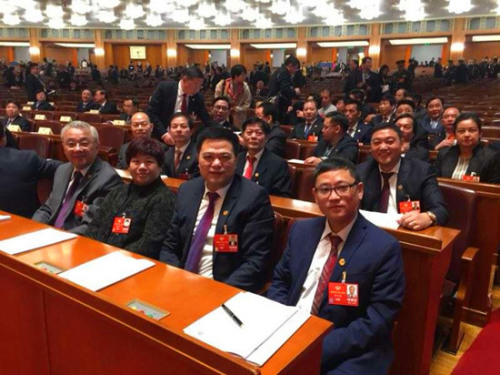 3月3日，中德一帶一路貿(mào)易促進(jìn)總會(huì)會(huì)長(zhǎng)宗川海(前排右一)受邀列席全國(guó)政協(xié)十三屆一次會(huì)議。(圖片來源：歐洲時(shí)報(bào))