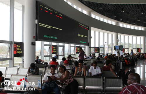 旅客在蒙內鐵路蒙巴薩站候車 攝影:王新俊 旅客在蒙內鐵路蒙巴薩站候車 攝影:王新俊