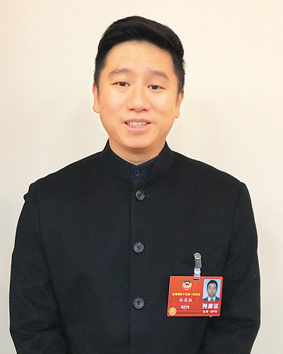 列席政協(xié)會(huì)議海外僑胞代表、英國(guó)倫敦華埠商會(huì)會(huì)長(zhǎng) 林奕權(quán)