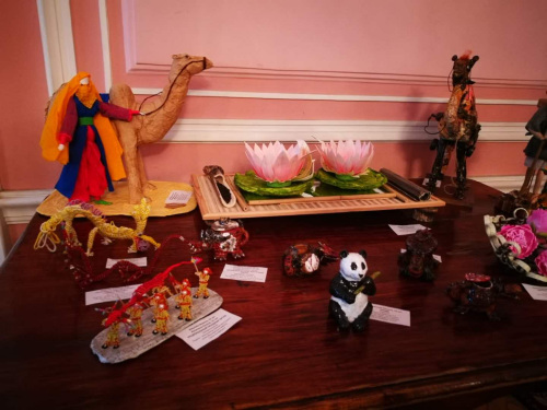 俄羅斯兒童制作的手工藝品。