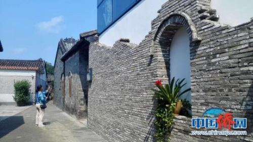 村莊老宅錯落有致?！堒缫?攝