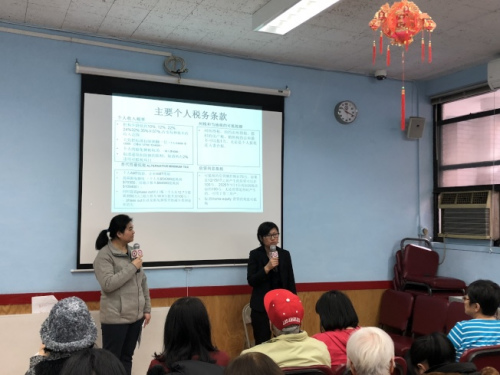 孫熙媛(右)提醒民眾，國稅局有無限期追溯報稅紀錄的權利。(《世界日報》記者金春香 攝)