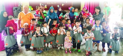 友族家長參與學(xué)?；顒拥臒嵴\，很多時候比華裔家長更積極。(馬來西亞《光華日報》)