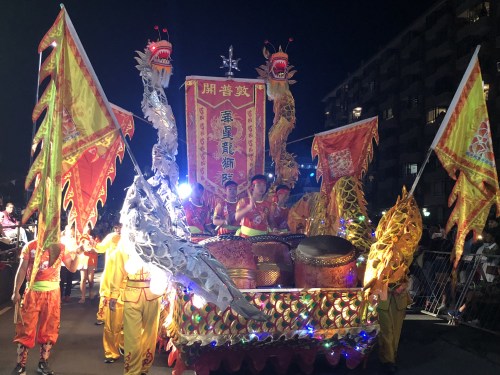 開(kāi)普敦華星藝術(shù)團(tuán)亮相狂歡節(jié)。