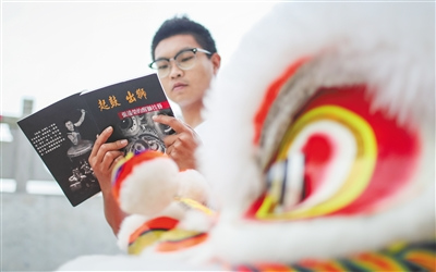 一有時(shí)間就學(xué)習(xí)傳統(tǒng)文化理論知識(shí)。