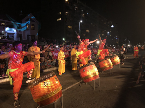 開(kāi)普敦華星藝術(shù)團(tuán)亮相狂歡節(jié)。