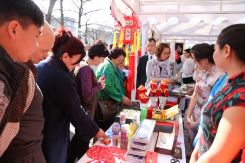 中國(guó)手工藝品受歡迎。