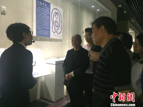 海外華文媒體參觀廣西合浦漢代文化博物館?！↑S令妍 攝