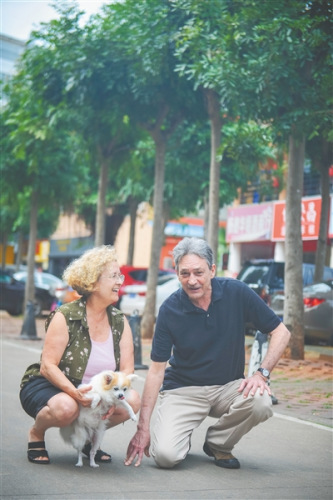  帕默和凱蒂在?？诮诸^。海南日報記者 袁琛 攝