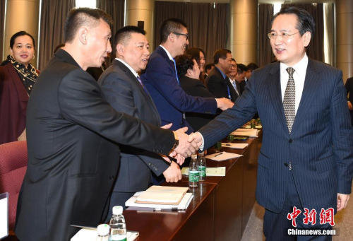 國(guó)務(wù)院僑辦副主任譚天星出席開班儀式并講話。 <a target='_blank' >中新社</a>記者 張勤 攝