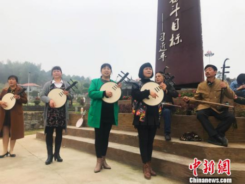 江背鎮(zhèn)居民上演民族器樂合奏?！⒅z