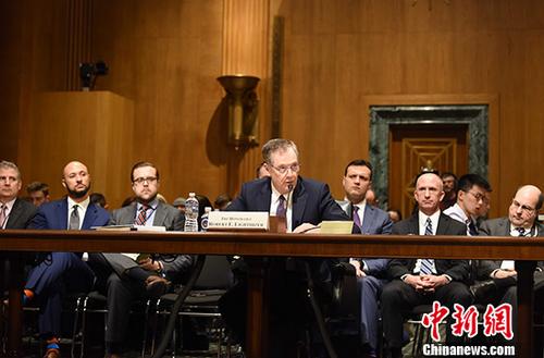 當(dāng)?shù)貢r(shí)間3月22日上午，美國貿(mào)易代表萊特希澤在參議院財(cái)政委員會(huì)的聽證會(huì)上，闡述美國總統(tǒng)特朗普的貿(mào)易政策。當(dāng)天中午，特朗普簽署針對(duì)中國的總統(tǒng)備忘錄。 <a target='_blank' >中新社</a>記者 鄧敏 攝