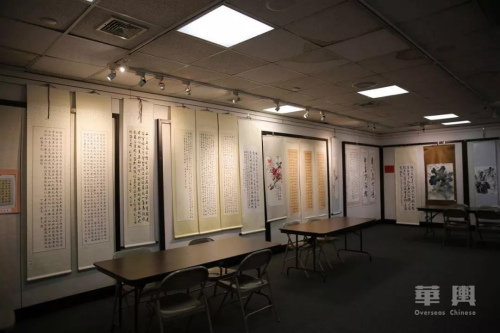 畫廊內(nèi)部展出的書法作品。