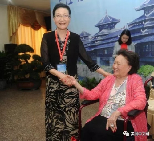 陳香梅與方李邦琴相識很久，而2015年9月在芷江是她們最后一次見面。方李邦琴今天向我們說到此事，一度哽咽。